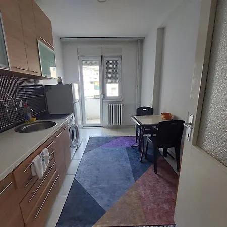 Lungro's Main Square Apartment Skopje