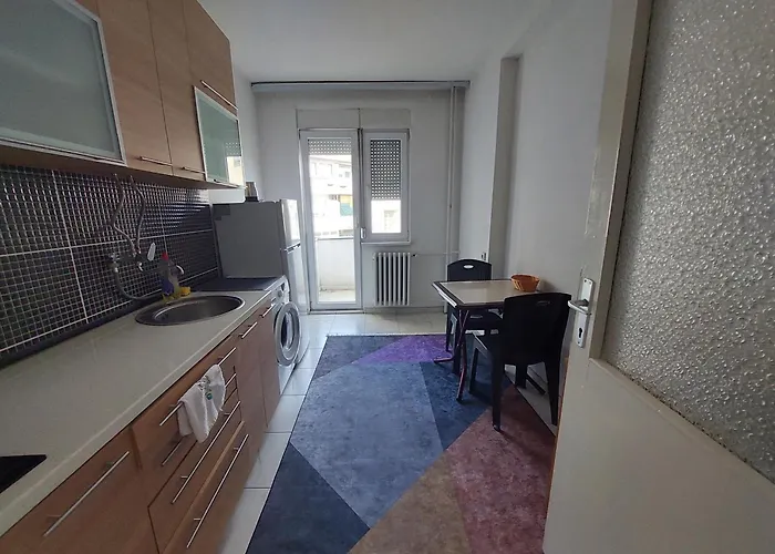 Lungro's Main Square Apartment Skopje